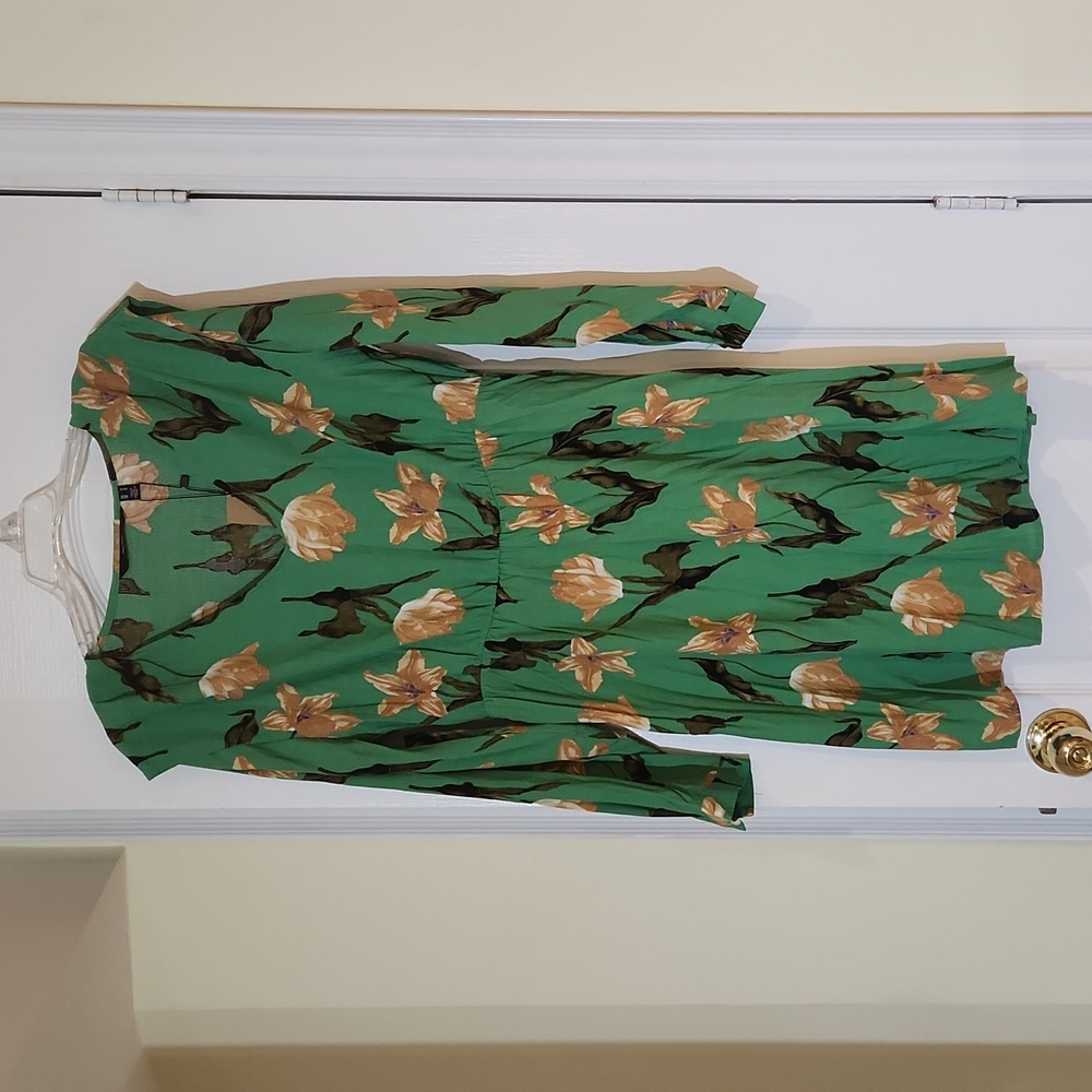 VERA MODA FLORAL GREEN DRESS NWT - PERFECT FOR SPRING!